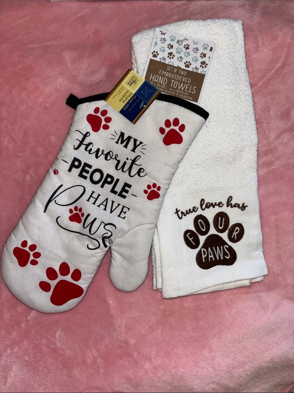 Black Quilted Oven Mitt & TWO White 'Four Paws' Kitchen Towel Set